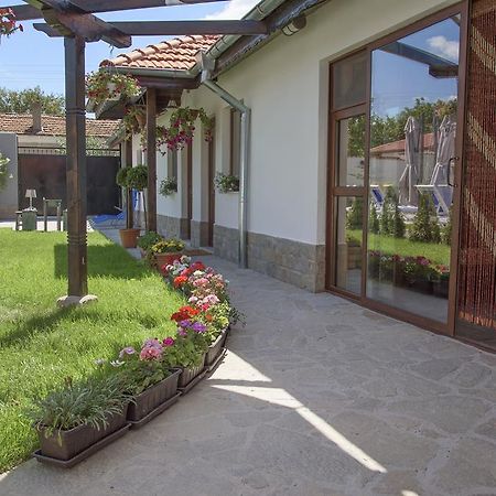 Guest House Zlateya Madara Exterior foto